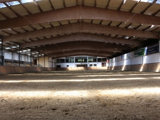 Gro&szlig;e Reithalle 20 x 60 m