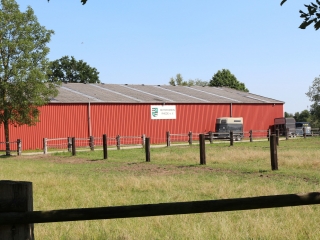 Kleine Reithalle 20 x 40 m von au&szlig;en