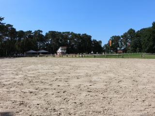 Gro&szlig;er Au&szlig;enplatz 50 x 60 m