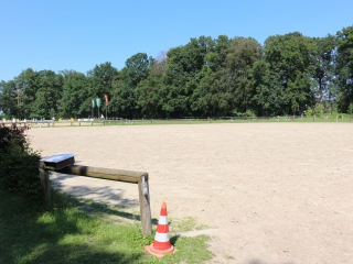 Gro&szlig;er Au&szlig;enplatz 50 x 60 m